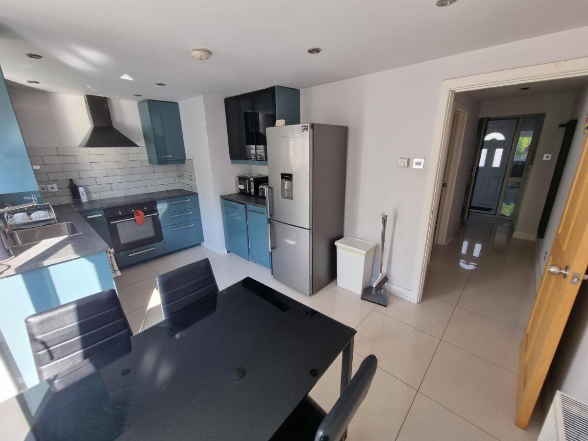 Single Room With En-Suite Shower Room In Zone 1 Londra Exterior foto